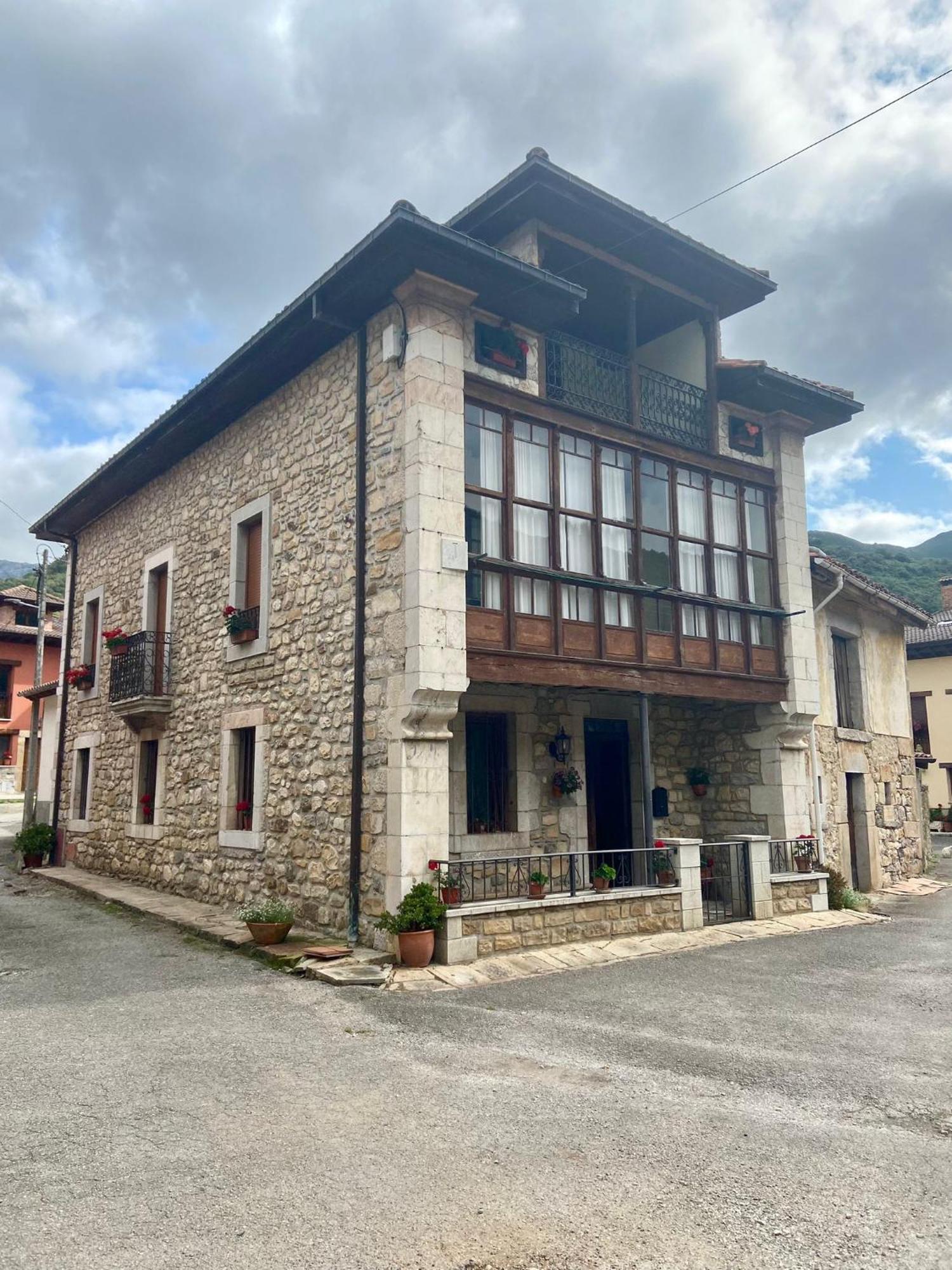 Villa La Casona De Ardines Arenas De Cabrales Exterior foto